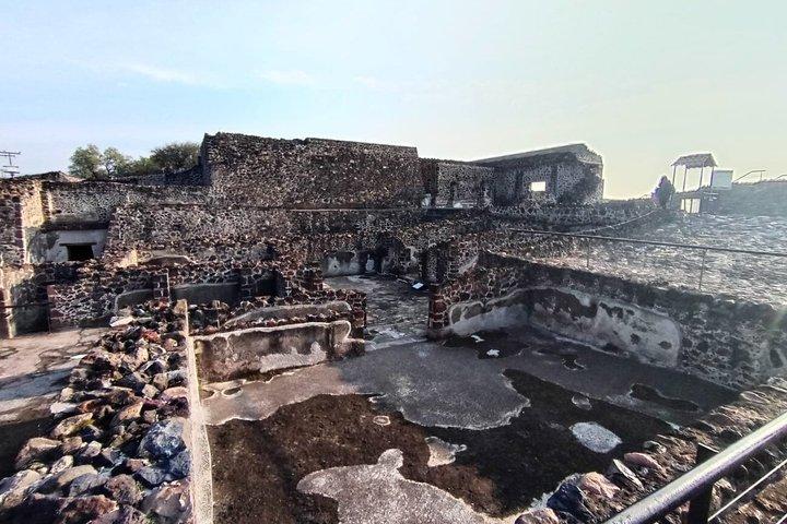 Kom och upptäck turen till de vackra pyramiderna i Teotihuacan