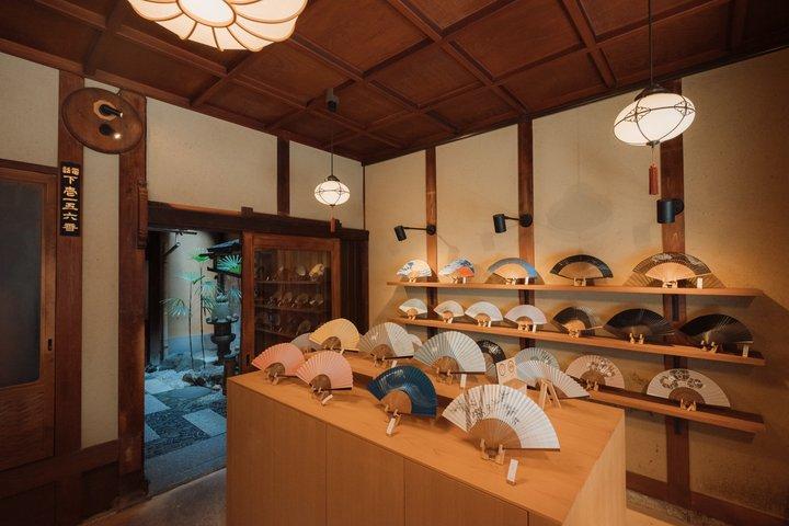Kyoto Tea Ceremony i en 100 år gammal Fan Shop