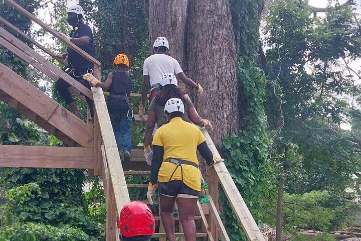 プライベートトリプルアクションパックス（ATV、ZIPLINE、ブルーホール）Ochiより