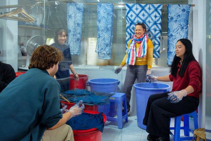 Hanoi Indigo Workshop Tie Dye Experience con artigiani locali