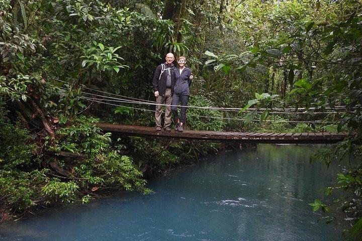 テノリオ火山国立公園リオセレステの滝へのハイキング