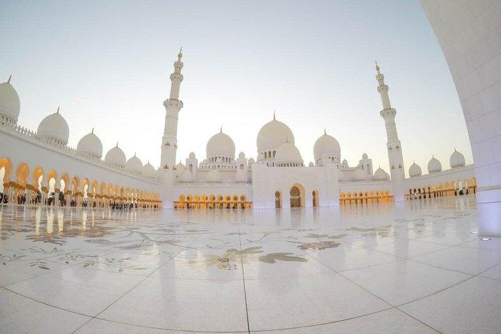 Abu Dhabi Tour von Dubai mit Sheikh Zayed Grand Moschee
