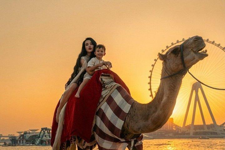Camel Ride Along JBR Beach com vistas de Dubai