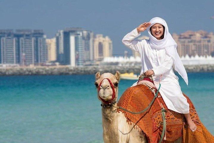 Camel Ride Along JBR Beach com vistas de Dubai