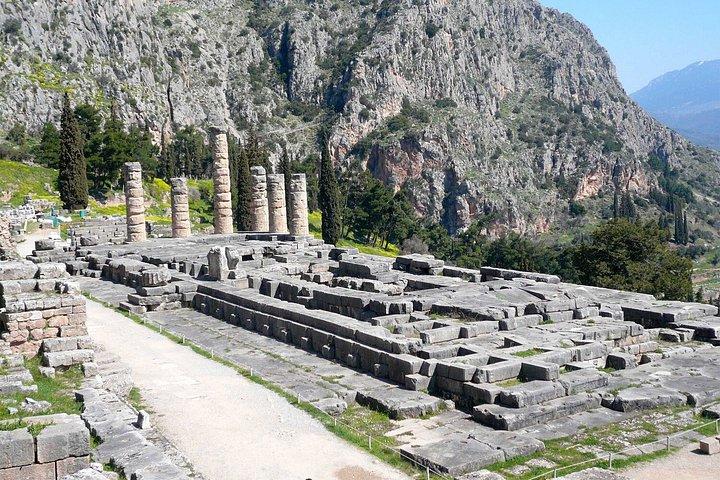 3days: Athens Corinth, Delphi, monasteries, cave, 300 battlefield