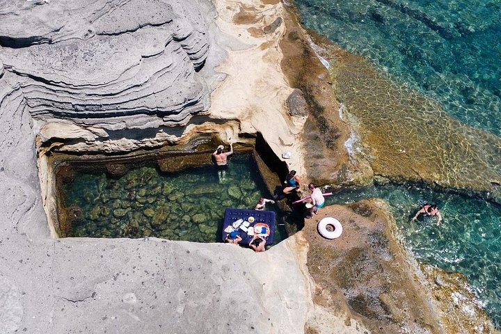 プロチダ島またはイスキア島を巡る5時間のボートツアー（プライベート）
