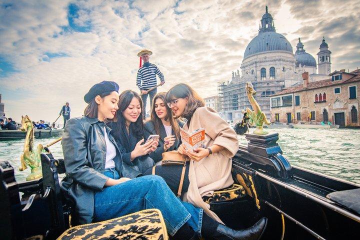 Paseo en Góndola Privado : Explora Venecia con un Guía Local