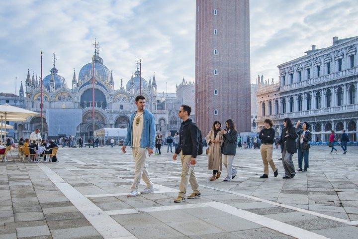 Tour da tarde: Basílica, Palácio do Doge e passeio de Gondola em Veneza
