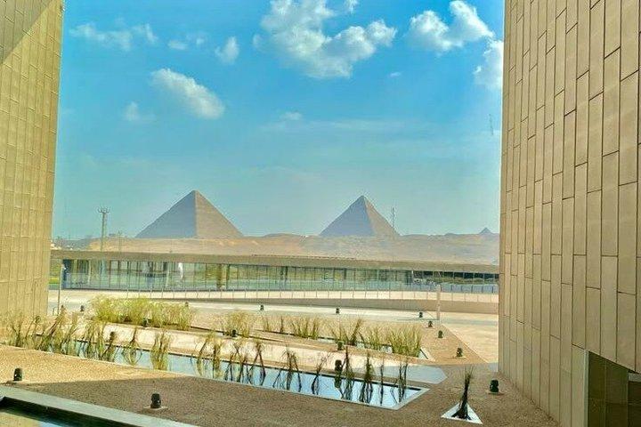 Grand Egyptian Museum and Giza Pyramids Tour com almoço