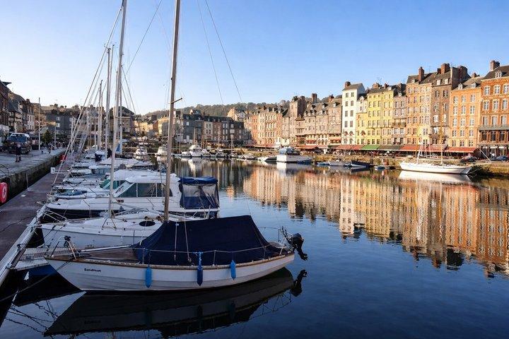 ノルマンディー海岸のパリパールからエトルタとオンフルール日帰り旅行