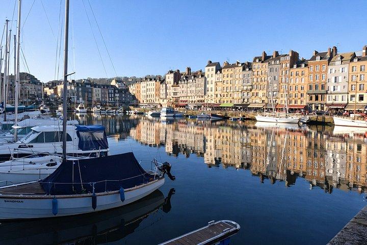 ノルマンディー海岸のパリパールからエトルタとオンフルール日帰り旅行