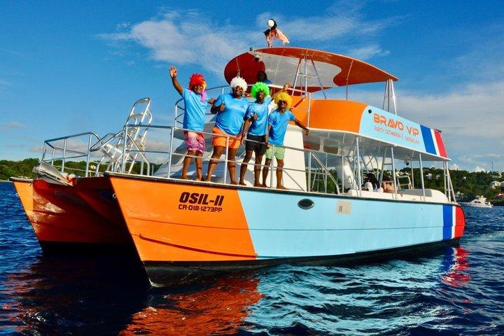 ソスアでのカタマランパーティー：シュノーケリング、バーベキュー、オープンバー