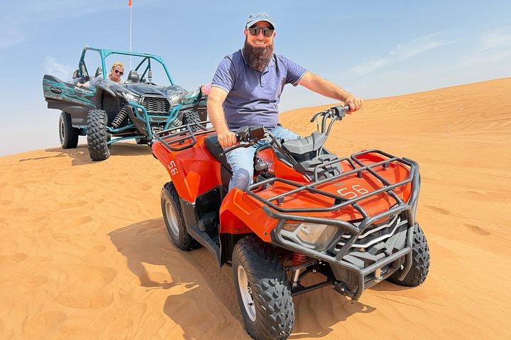 ホテル送迎付きドバイ砂漠ATVクアッドバイクアドベンチャー