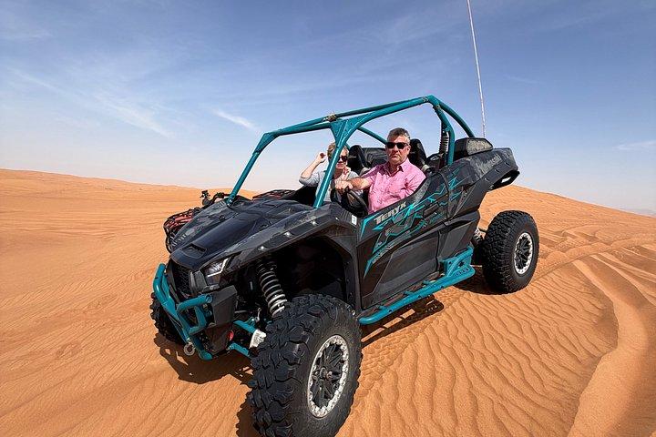 ホテル送迎付きドバイ砂漠ATVクアッドバイクアドベンチャー