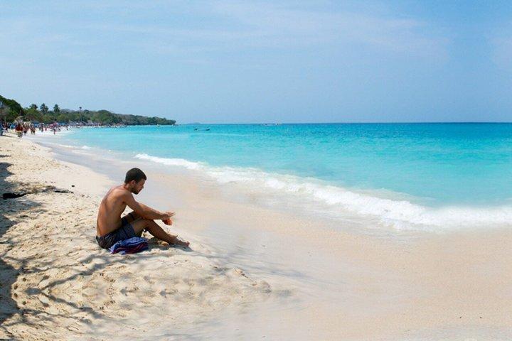 Excursion d'une journée aux îles du Rosaire et à Playa Blanca Baru avec déjeuner
