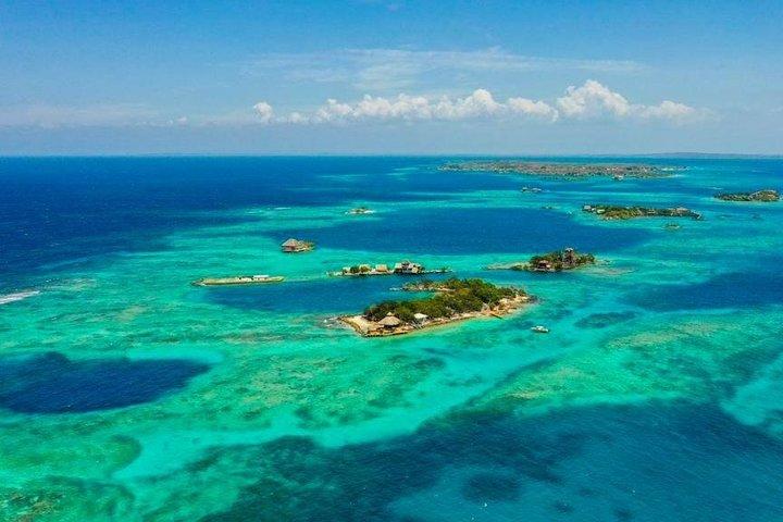 ロサリオ諸島とプラヤ・ブランカ・バルへのランチ付き日帰り旅行