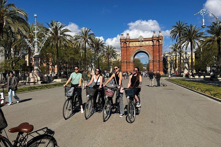 バルセロナサグラダファミリア電動スクーターまたはEバイクツアー