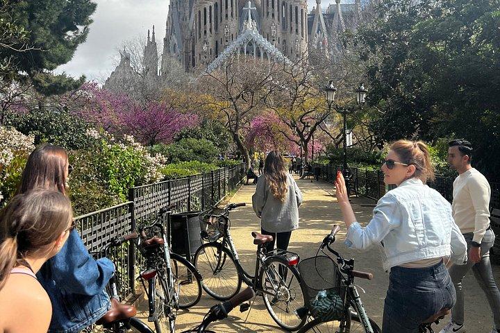 バルセロナサグラダファミリア電動スクーターまたはEバイクツアー