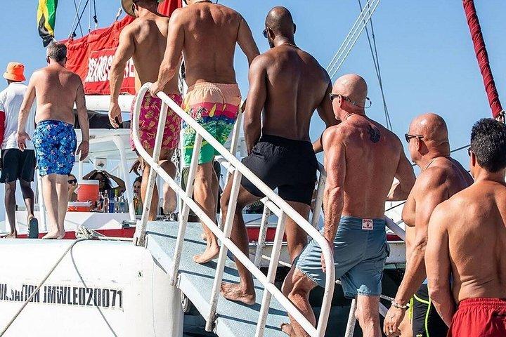 ネグリルサンセット大人専用パーティー酒クルーズ（DJ付き）