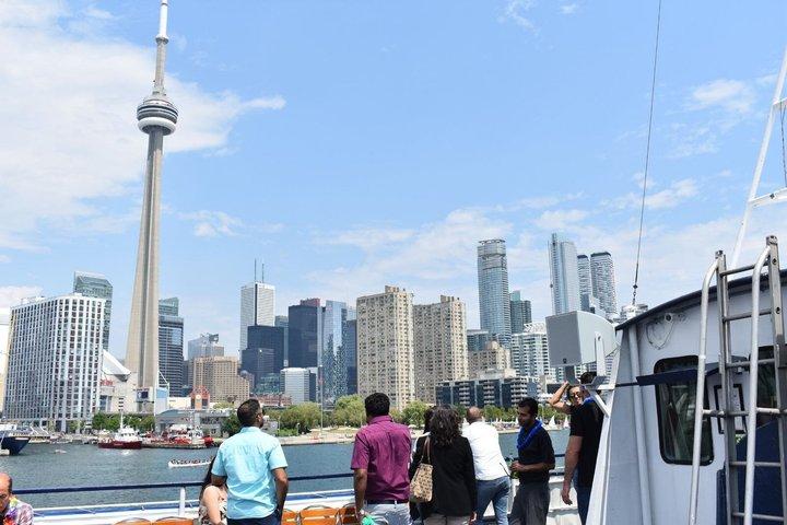 Best of Toronto: Bus Tour, Tasting & Cruise