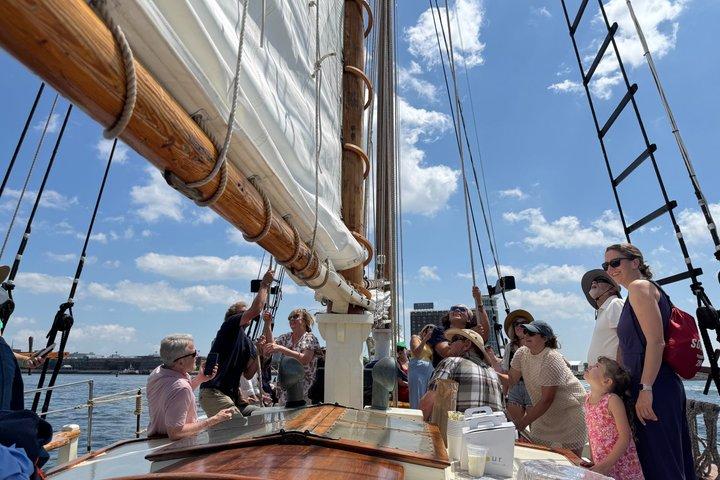 Klassische Hochschifffahrt im Bostoner Hafen