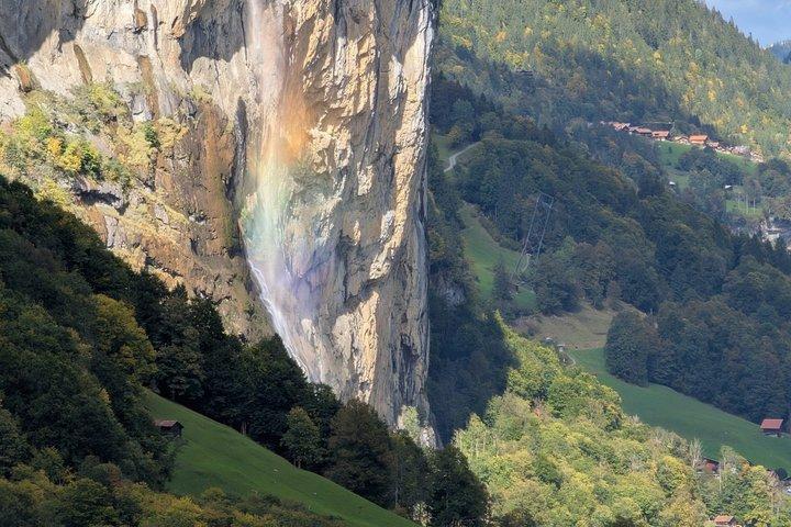 ラウターブルンネン渓谷の見どころ : ミュレン、滝、スイスピクニック