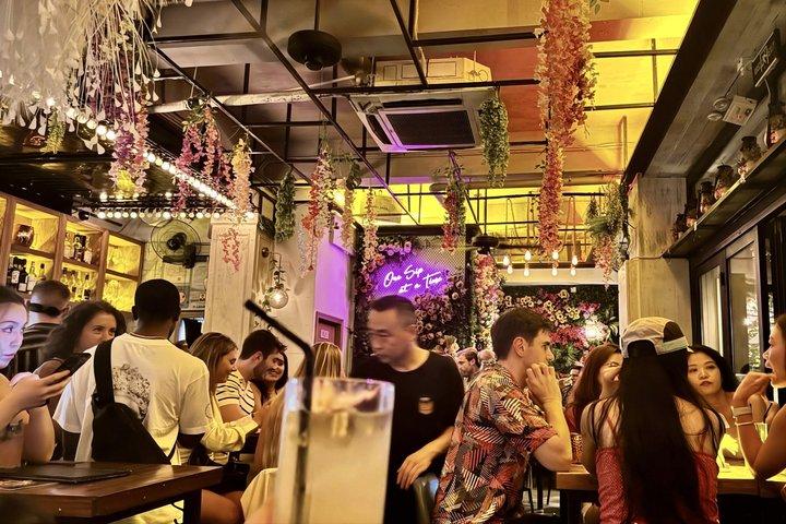 Shanghai Pub Crawl (Guided Bar Hopping) com tiros incluídos