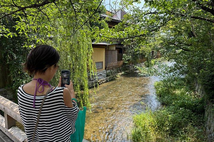 京都 : 少人数祇園芸者地区散策ツアー