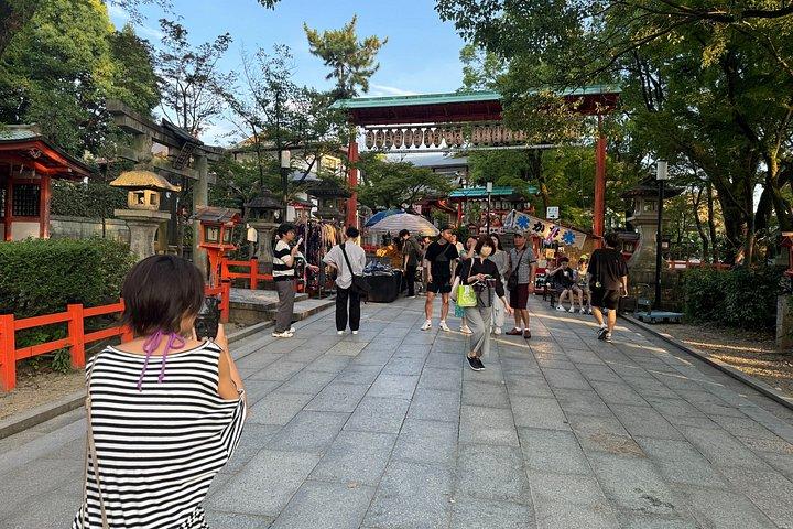 京都 : 少人数祇園芸者地区散策ツアー