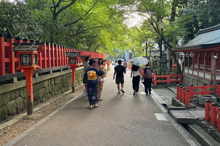 京都 : 少人数祇園芸者地区散策ツアー