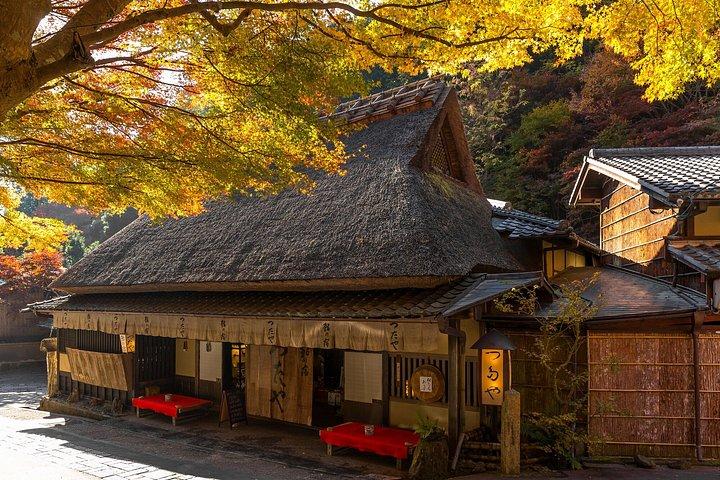 京都嵐山 霊廟と秘境を巡る