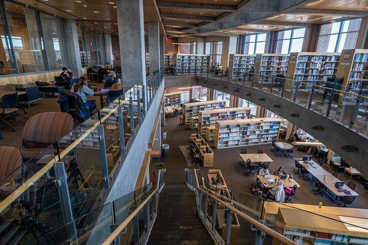 シアトルからワシントン州立大学へのプライベートSUVツアー