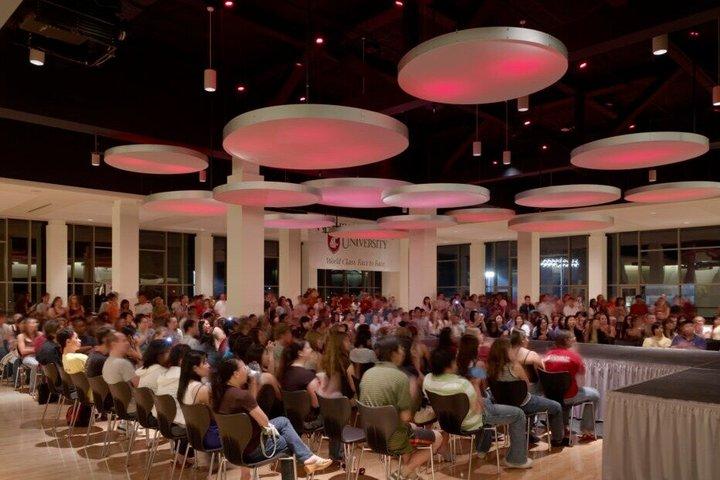 シアトルからワシントン州立大学へのプライベートSUVツアー