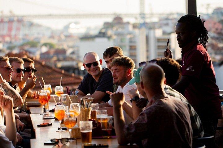 Lisboa Rooftop Bar Crawl Experiencia en grupo privado