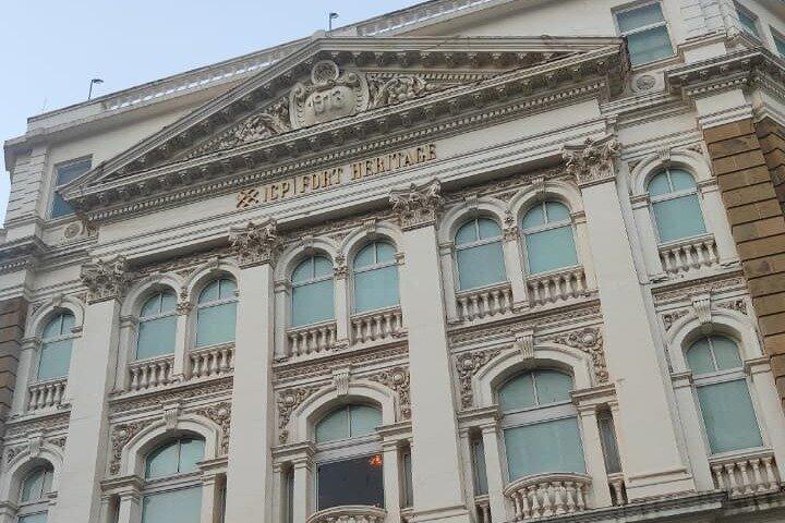 ムンバイ・フード・ツアー—178年のボンベイを皿に