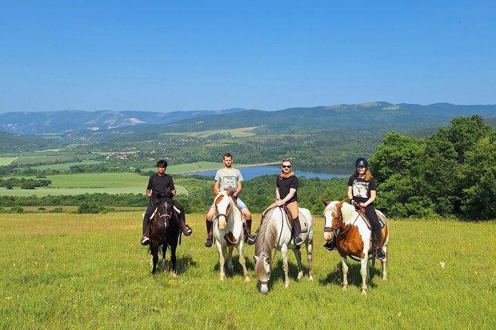 ソフィア乗馬とプチェリナ湖畔での1泊キャンプ