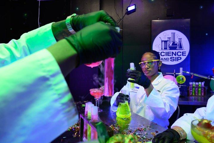 ATL Viral Drunken Lab Experience mit Live DJ
