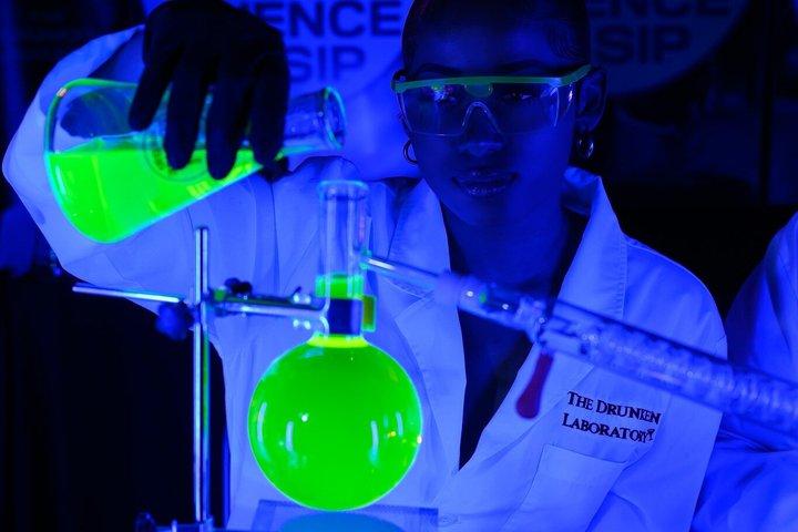 ATL Viral Drunken Lab Experience mit Live DJ