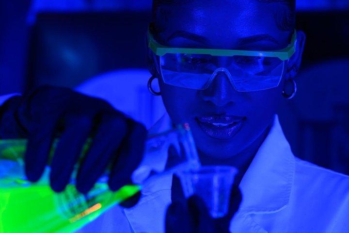 ATL Viral Drunken Lab Experience mit Live DJ
