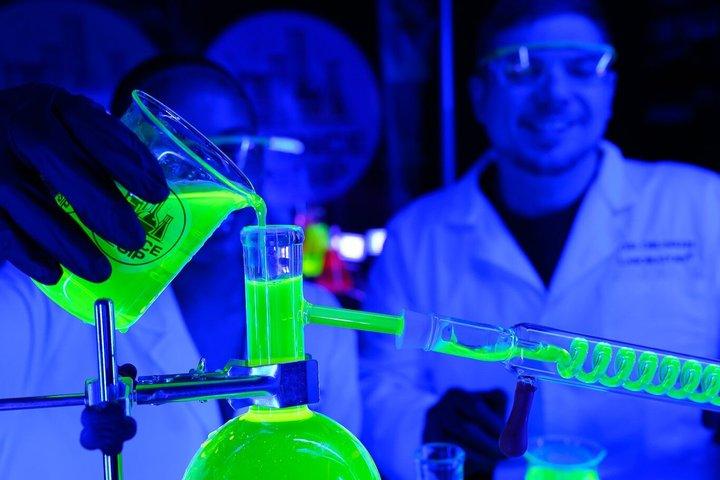 ATL Viral Drunken Lab Experience mit Live DJ