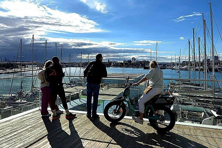 バレンシア：旧市街から芸術の街までEバイクツアー