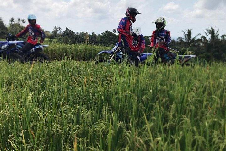 バリ・ダートバイクアドベンチャープライベートツアー