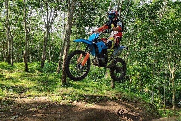 バリ・ダートバイクアドベンチャープライベートツアー