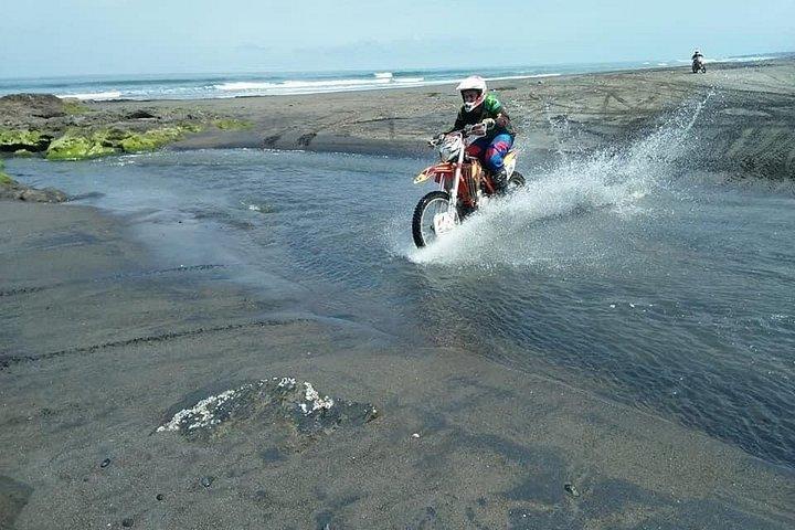 バリ・ダートバイクアドベンチャープライベートツアー