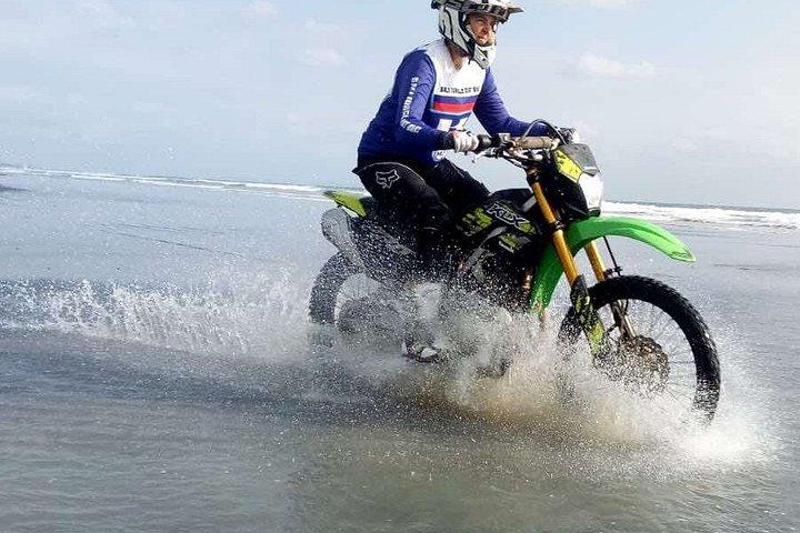 バリ・ダートバイクアドベンチャープライベートツアー