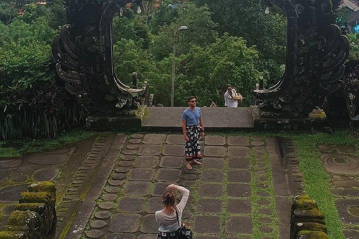 オールインクルーシブ：ブサキ寺院＆古代村体験