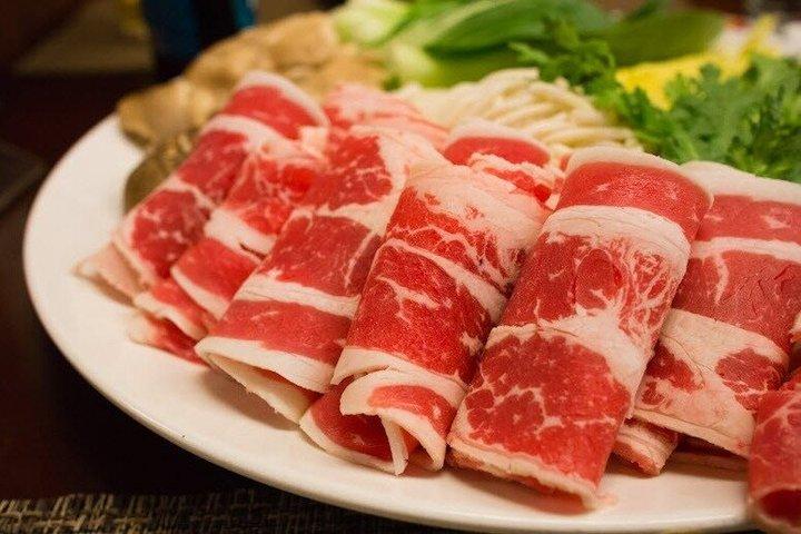 Sapa: Guidad marknadstur och traditionell hotpot måltid