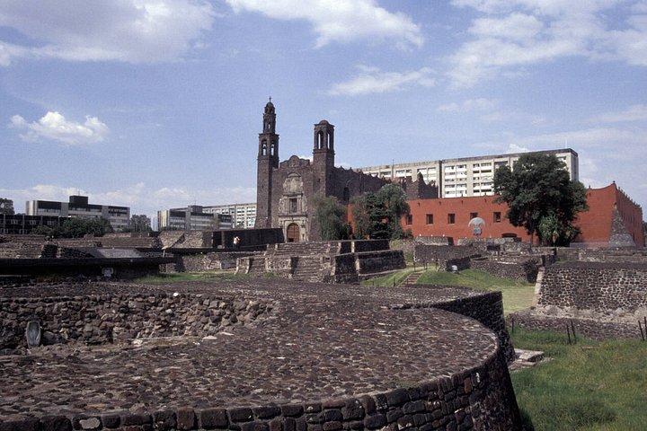 Private Tour of Tlatelolco Archaeological Zone with Transport