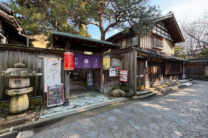 金沢：城と武家の歴史散策ツアー