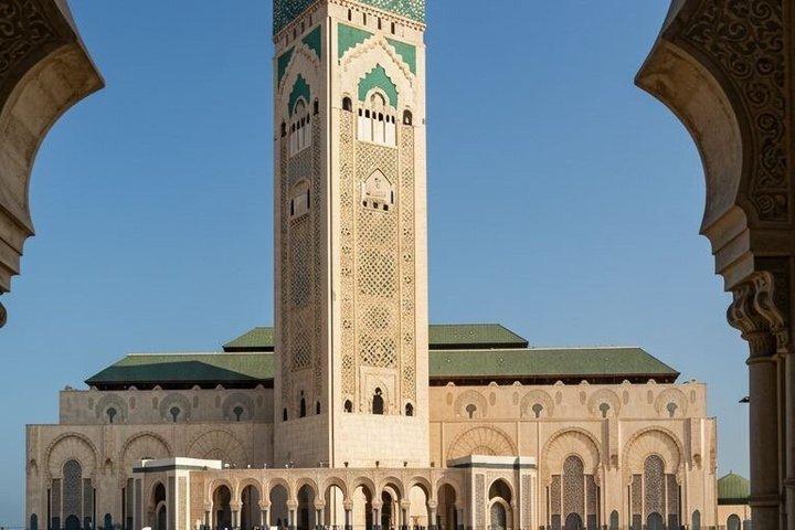 Esplora Casablanca con una Guida femminile con biglietto per la moschea Hassan